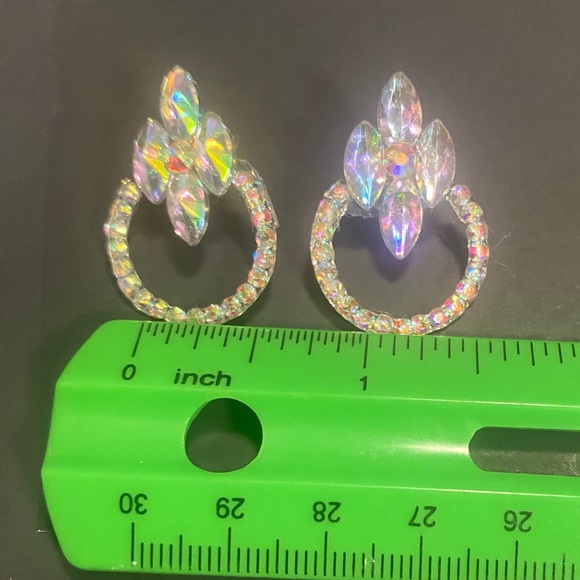 Resin and Rhinestone inspired post earring - Picture 2 of 3